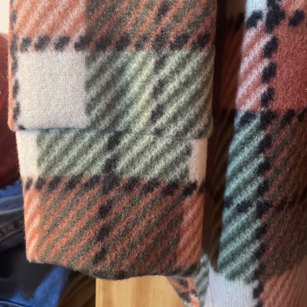 Woman’s shacket - Picture 6 of 7